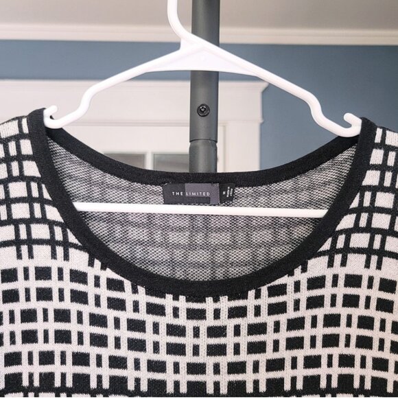 The Limited Black & White Sweater | Size: Med - Picture 6 of 8